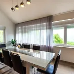 Wild Rose Apartment *